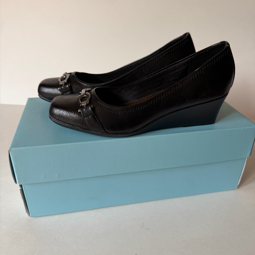 NIB Life Stride Women's Galso Black Iverson Wedge 5 M